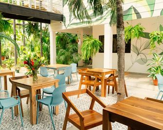 Wide Mouth Frog - Quepos - Restaurante
