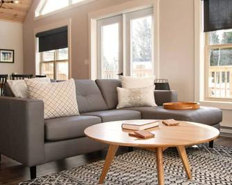 Indian Falls Chalet #1 with forest view - Springdale - Sala de estar