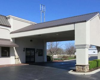 Super 8 by Wyndham Manchester TN - Manchester - Gebäude