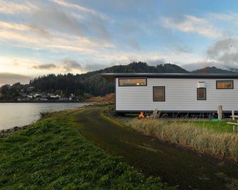 Bayfront Tiny Home - Tillamook Bay/Garibaldi - Garibaldi - Gebäude
