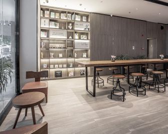 Hanting Hotel Changsha Railway Station Metro Station - Changsha - Bar