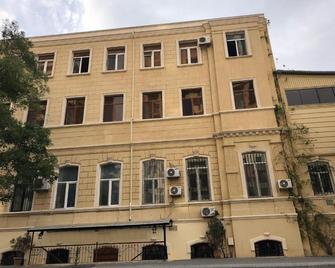 Clover - Baku - Building