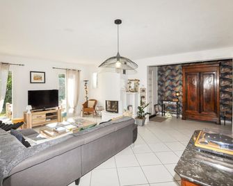 Awesome Home In Baixas - Baixas - Living room