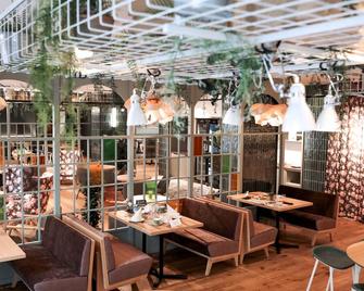 شتادواسي كولبينج هوتل ثري ستارز - لينز - مطعم