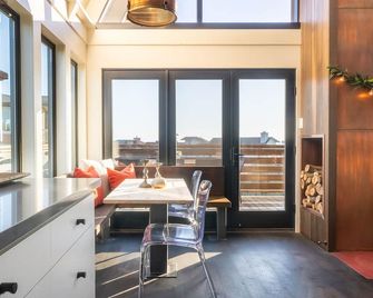 The Copper Nest beach retreat with stunning views - Watsonville - Essbereich
