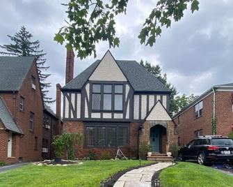 Charming home in Shaker Heights - Cleveland - Building