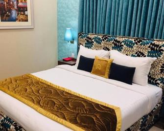 Hayyat Luxury Hotel Apartments - Lahore - Bedroom