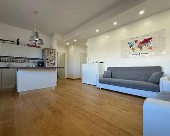 Penthouse by the Sea - Lido di Ostia - Living room