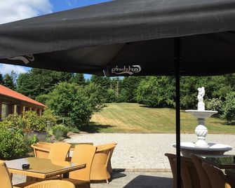 Hotel Laasby Kro - Låsby - Patio