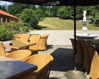 Hotel Laasby Kro - Låsby - Patio