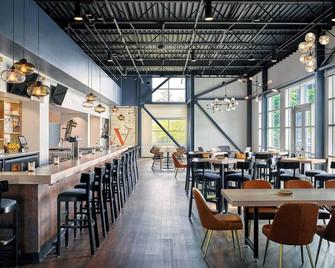 Delta Hotels by Marriott Milwaukee Northwest - Menomonee Falls - Restaurant