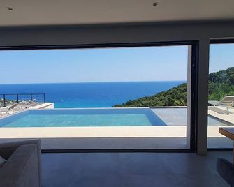 Maison Individuelle , 2 à 6 Personnes à 30m de la Plage - Conca - Piscina