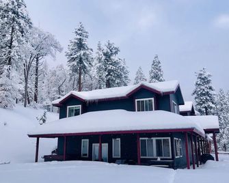 Peaceful Mountain Cabin w/ Hot Tub. Pet Friendly. By Lake Isabella & Kern River. - Wofford Heights - Building