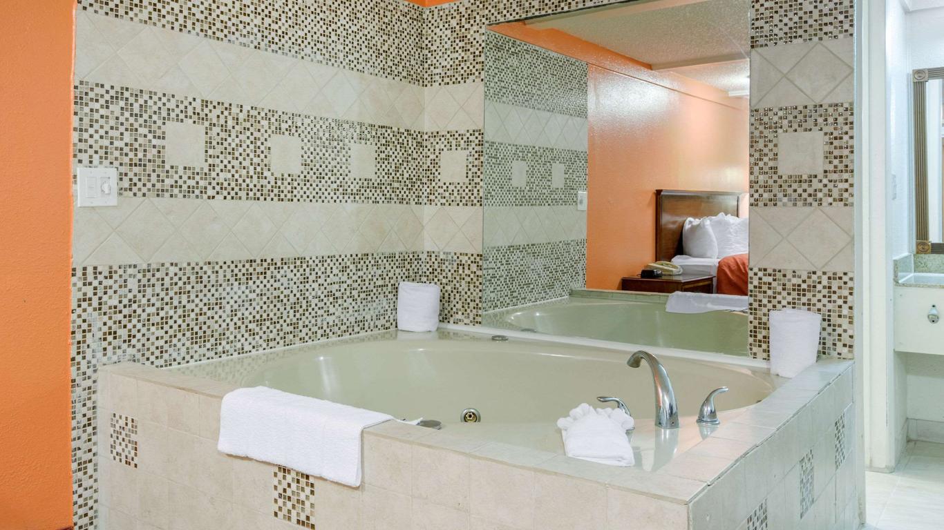 Rodeway Inn Auburn Hills - Detroit