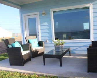 Bay Front Home, Minutes Away From Spi, In A Gated Subd. The Perfect Stay!!! - Port Isabel - Patio
