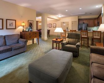 The ultimate resort experience. Pool, hot tub, sauna, steam room, exercise room. - Hunter - Living room