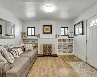 Downtown Provo Retreat - Provo - Living room