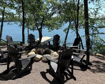 The Hideaway on Round Lake Hinton Bay - Hayward - Patio