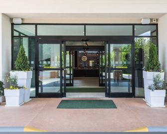 Holiday Inn Roanoke - Valley View - Roanoke - Gebäude