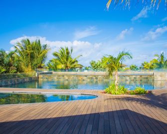 Azuri Apartment With Beach, Pools, Gym, - Roches Noires - Pool