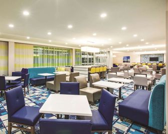 La Quinta Inn & Suites by Wyndham Wichita Northeast - Wichita - Restaurant