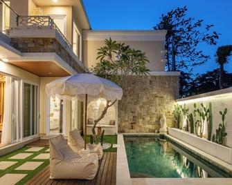 Villa Dove by OriVista - Mengwi - Piscina