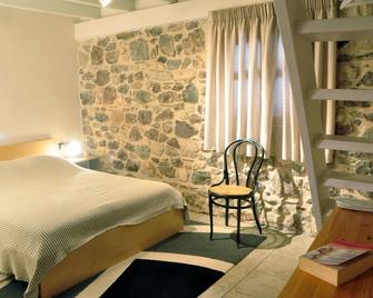 Limni Stone Apartment - Limni - Schlafzimmer