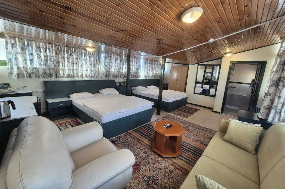 هوتل هال - تور