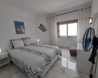 Vista Praia 16- Wifi, Remodelado, 80mt Praia - Quarteira - Bedroom