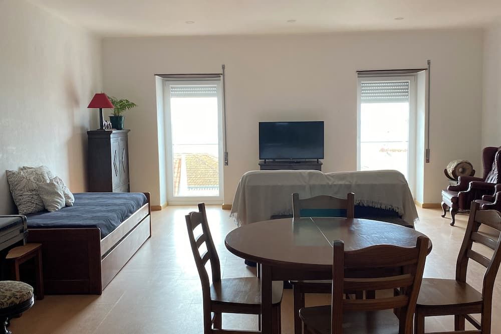 Casa do Mastro - سيسيمبرا - غرفة طعام