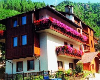 Residence Marisol Camere & Appartamenti - Mezzana Centre - Mezzana - Edificio