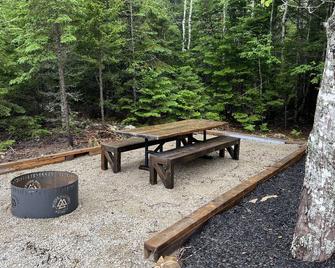 Indulge in luxurious bliss ￼: private Hot Tub, kayaking. So much more - Chester - Patio