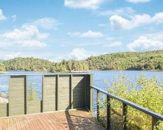 1 bedroom nice home in Lyngdal - Lyngdal - Balcón