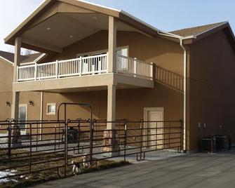 Newer 2000 Plus Sq Ft Apartment Bring Your Pets And Toys - Woods Cross - Gebouw