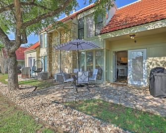 Modern Townhome with Patio, Next Door to Resort - Horseshoe Bay - Patio