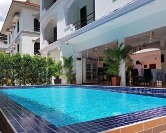 Smiley's Guesthouse - Ciudad de Siem Riep - Piscina