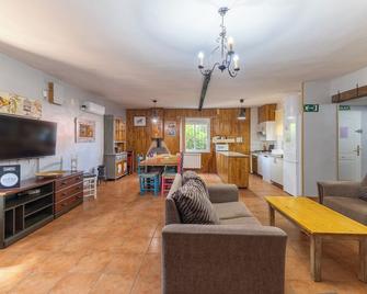 Holiday Home 'Casa Fina' with Private Pool, Shared Terrace and Wi-Fi - Fuentidueña de Tajo - Living room