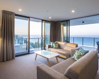 Boardwalk Burleigh Beach - Official - Burleigh Heads - Living room