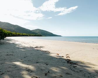mist at Cape Tribulation - Cape Tribulation - Strand