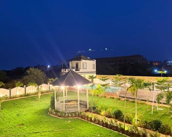 Popli Paradise Resort - ג'איפור - שירותי מקום האירוח