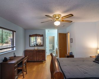 Visit Yosemite stay at Valley Oak Vacations. Free EV charging station. - Mariposa - Bedroom