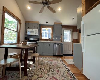 Beachside Cottage - Longport - Kitchen