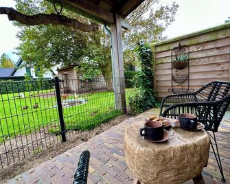 Stylishly furnished vacation apartment. The apartment radiates warmth and atmosphere - Limmen - Patio