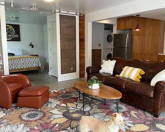 Gorgeous Garden Getaway, Near Cafes, Parks - Seattle - Sala de estar