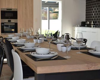 Holiday Home in Durbuy With Pool & Sauna - Durbuy - Eetruimte