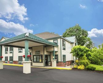 Econo Lodge Glens Falls / Lake George - Glens Falls - Budova