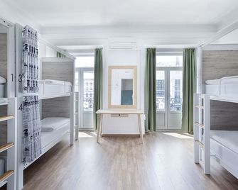 Goodmorning Solo Traveller Hostel - ליסבון - חדר שינה