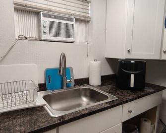 Sarasota Springs Apartment - Sarasota - Kitchen