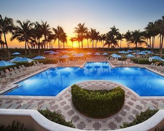 Marriott's Ocean Pointe Studio- The glitz & glamour of Palm Beach Shores - Palm Beach Shores - Pool