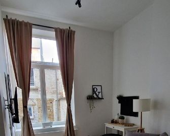 Charleroi Cozy Home - Charleroi - Living room